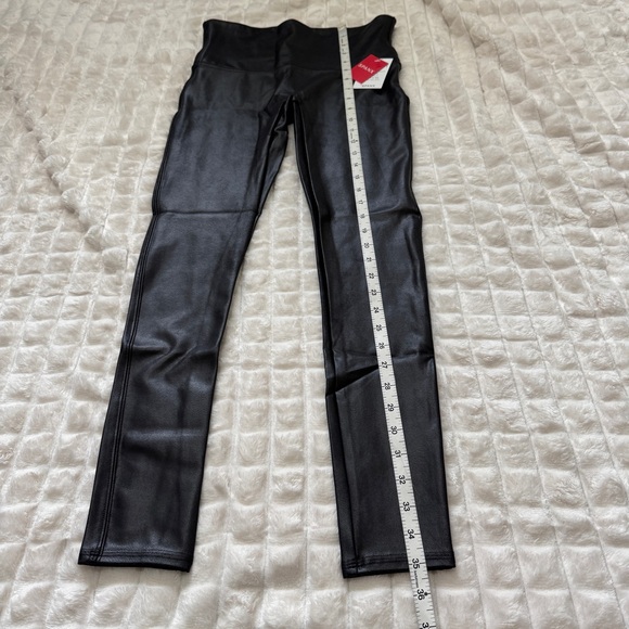 NEW Spanx Large Black Faux Leather Shiny Ankle Leggings Slimming Party Holiday - Picture 6 of 9